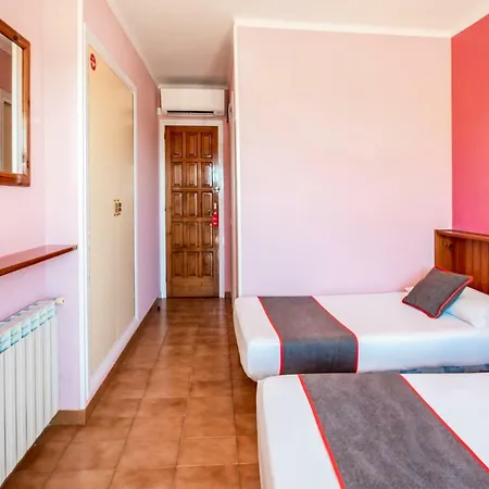 Vandrarhem Oyo Casa Feliu