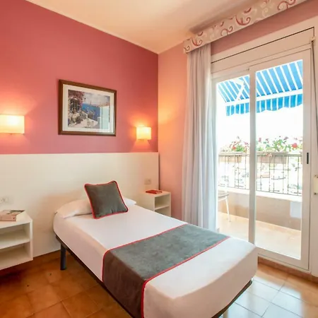 Hostel Oyo Casa Feliu *