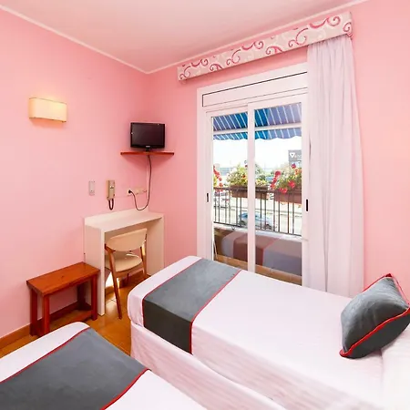 Hostel Oyo Casa Feliu
