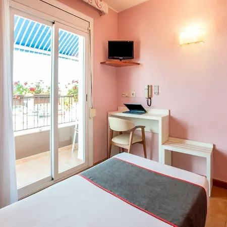 Oyo Casa Feliu بيت شباب