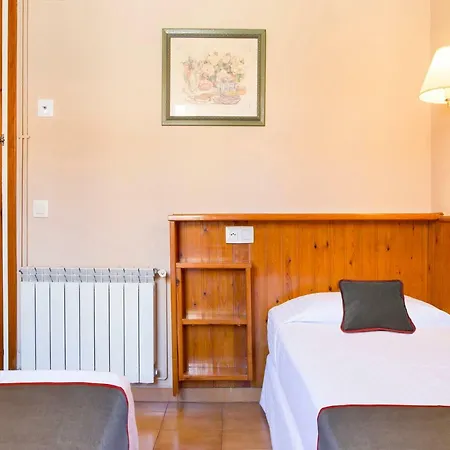 Oyo Casa Feliu بيت شباب *
