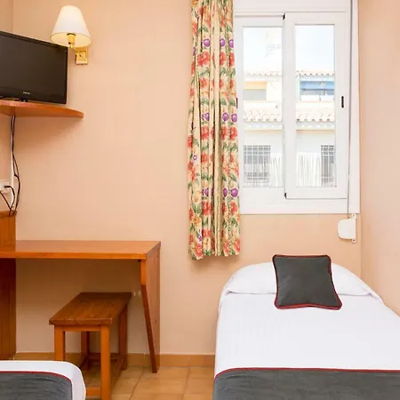Oyo Casa Feliu بيت شباب