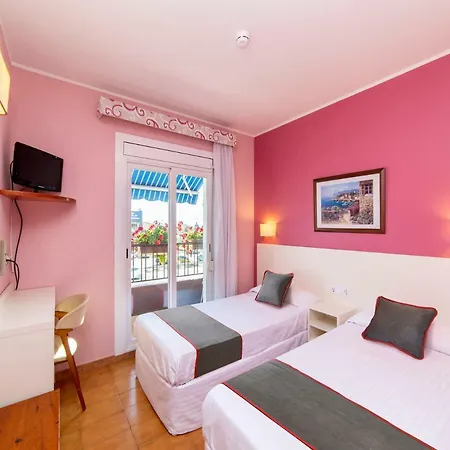 Oyo Casa Feliu بيت شباب